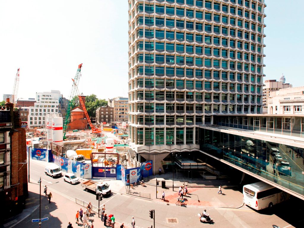 3 bed flat to rent in Centre Point House, St Giles High Street