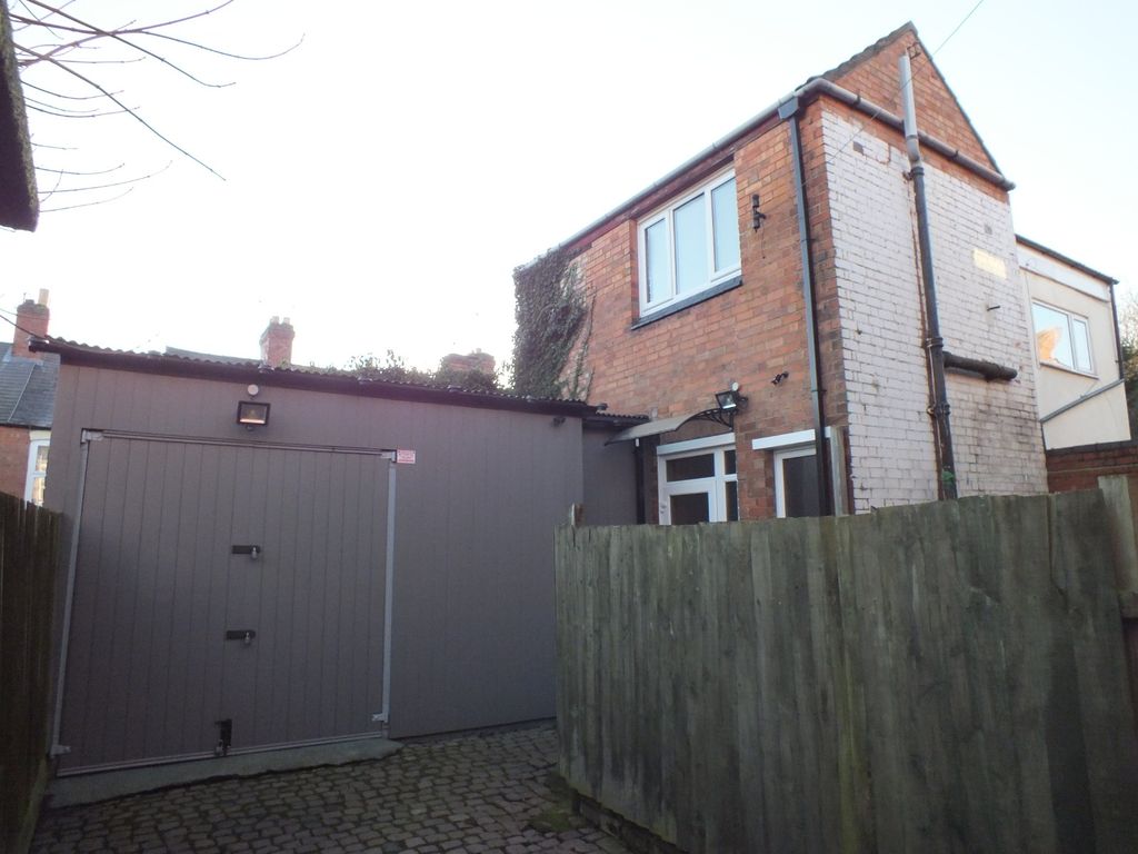 1 bed terraced house for sale in Myrtle Road, Leicester LE2, £125,000