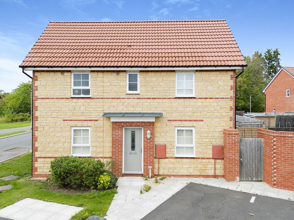 3 bed semidetached house for sale in Filbert Street, Chippenham SN15