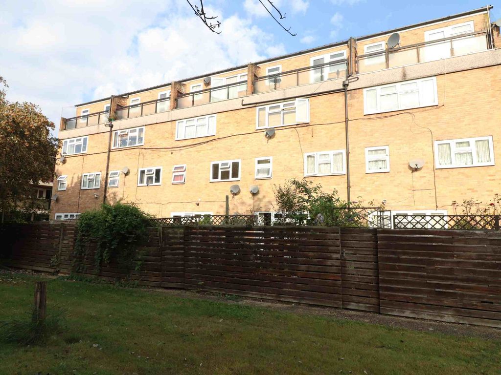 3 bed flat to rent in Wadhurst Close, London SE20, £1,600 pcm Zoopla