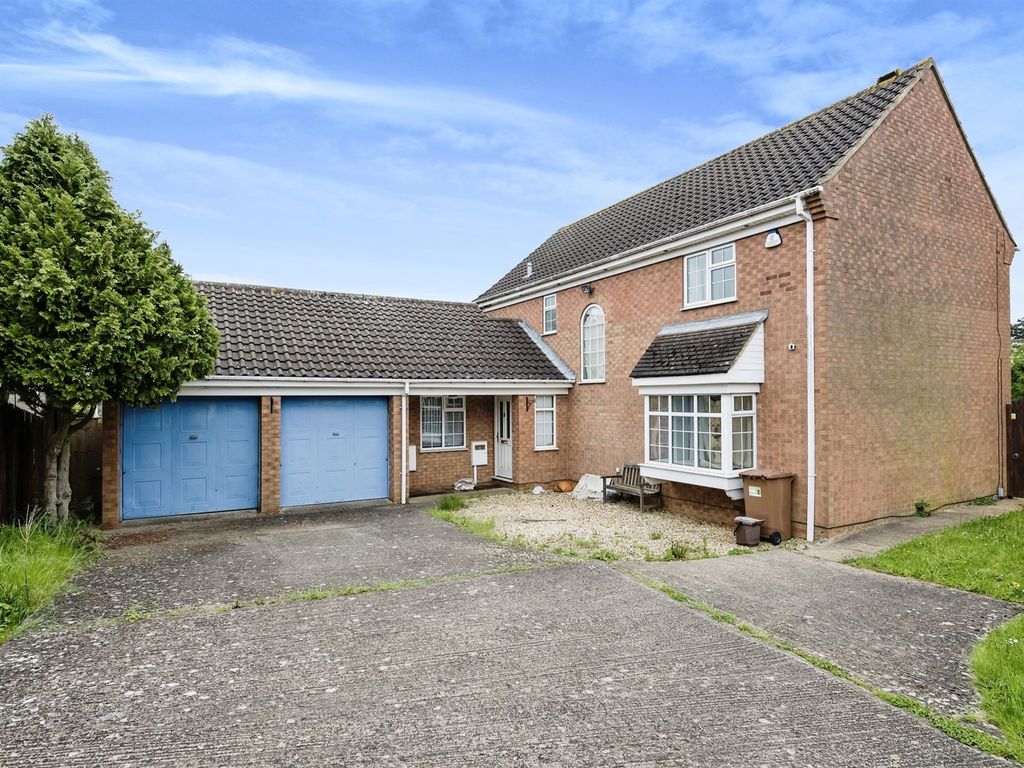 4 bed detached house for sale in Princess Close, Abington Vale