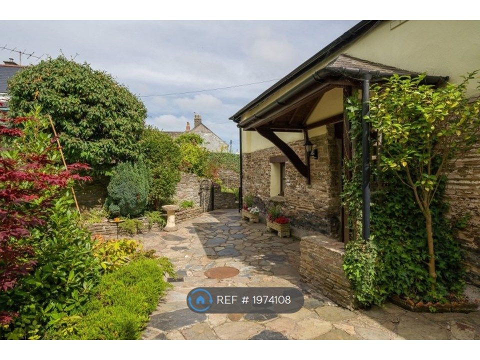 4 bed semidetached house to rent in Pound House, Chillington