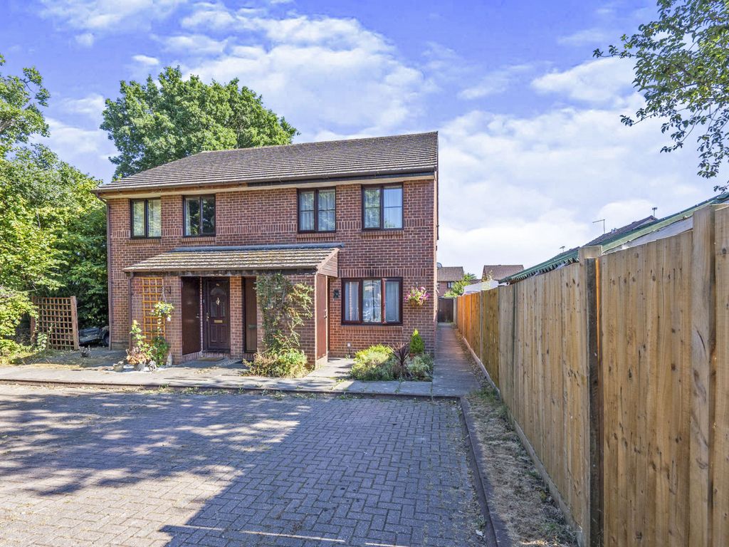 1 bed for sale in Dickens Dell, Totton, Southampton SO40