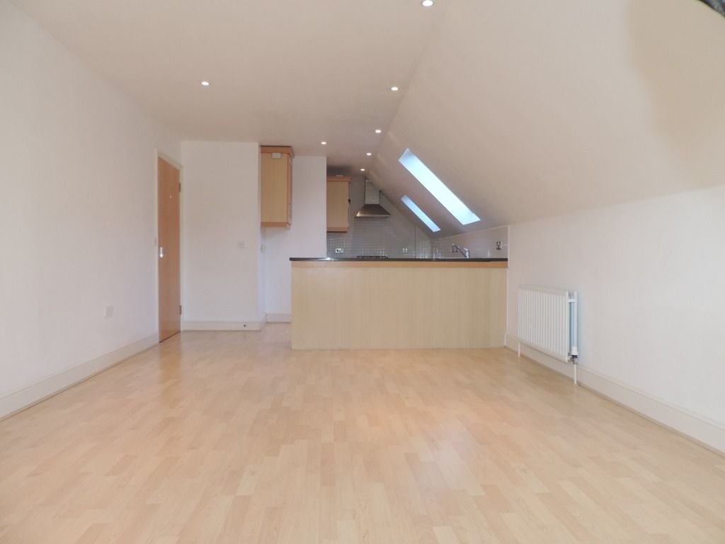 2 bed flat to rent in Guildown Ct, Stoke Rd, Guildford GU1, £1,550 pcm