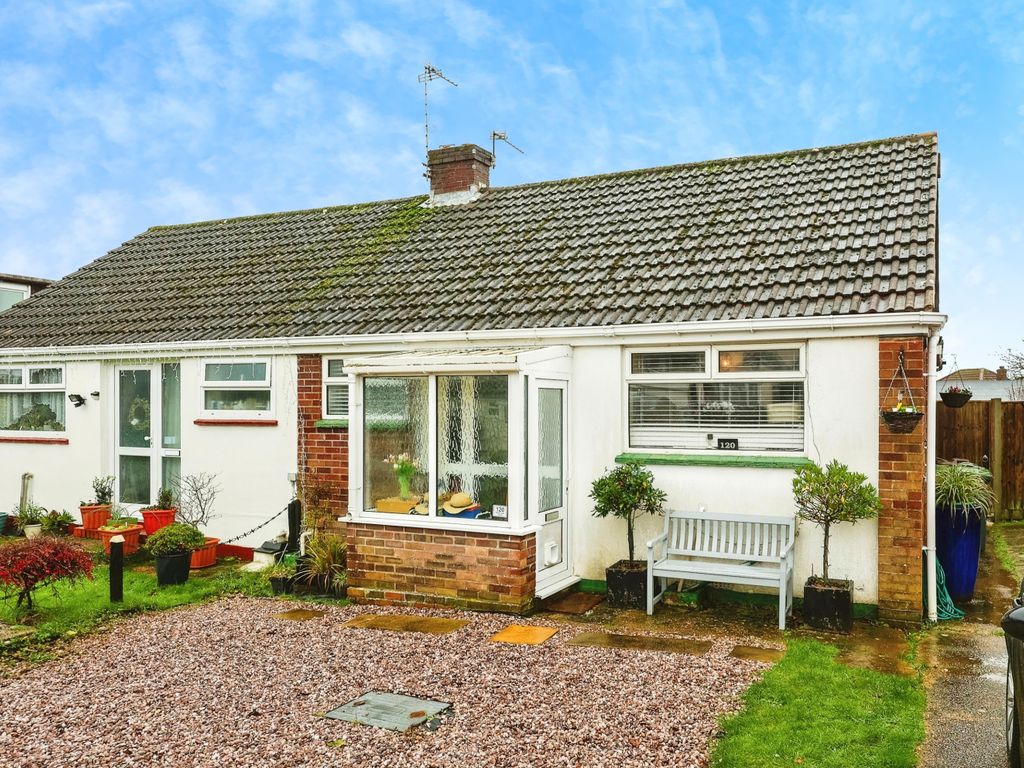 2 bed bungalow for sale in Silverdale Drive, Waterlooville, Hampshire