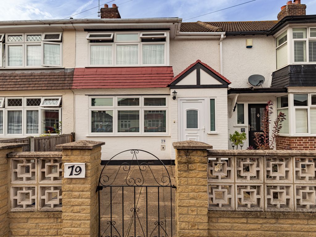 2 bed terraced house for sale in Avondale Drive, Loughton IG10 Zoopla