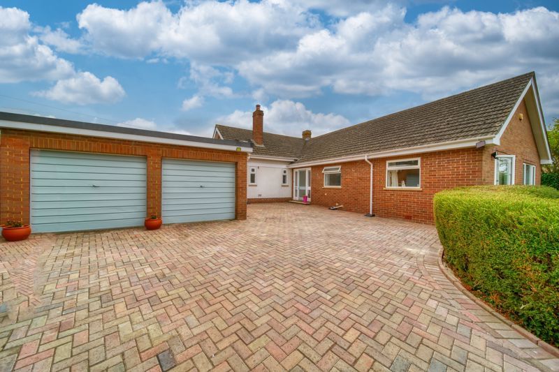 3 bed detached bungalow for sale in St. Road, Semington