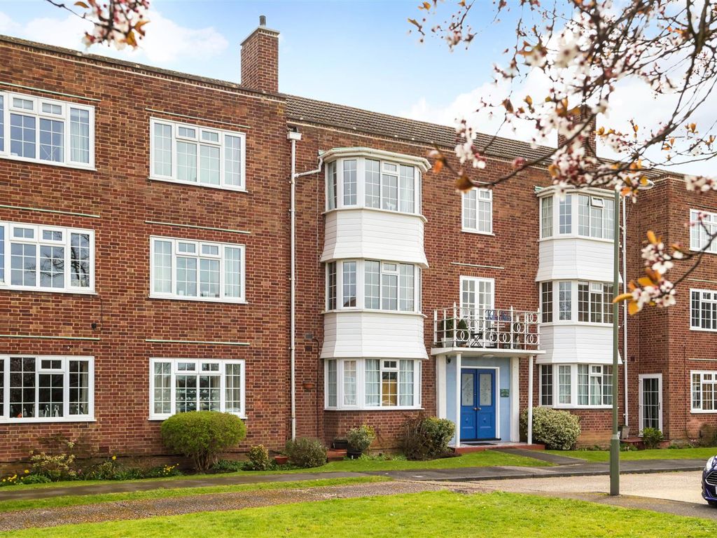 3 bed for sale in Giggs Hill Gardens, Thames Ditton KT7 Zoopla