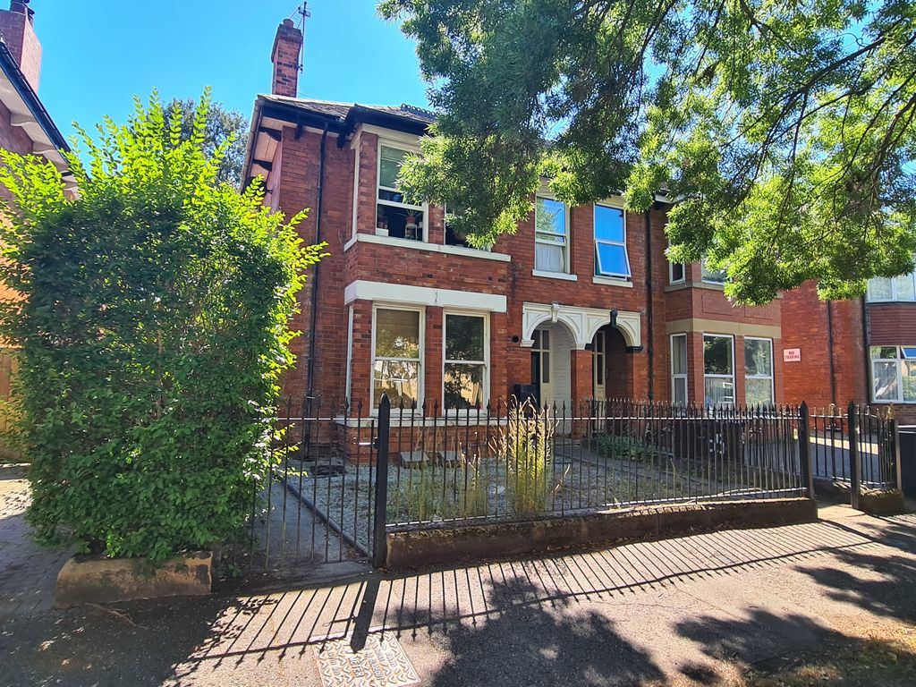 4 bed property for sale in 63 Park Avenue, Princes Avenue, Hull, North