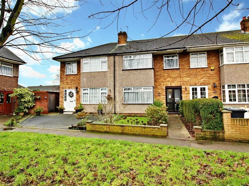 3 bed property for sale in Bullwell Crescent, Cheshunt, Waltham Cross