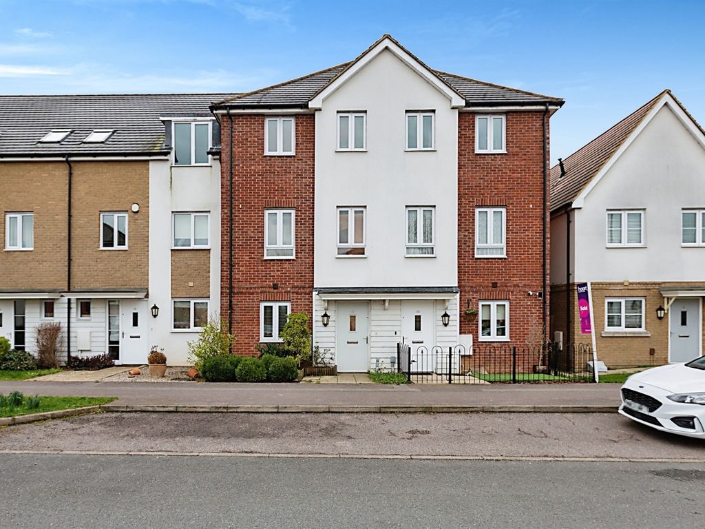 3 bed town house for sale in Top Fair Furlong, Redhouse Park, Milton