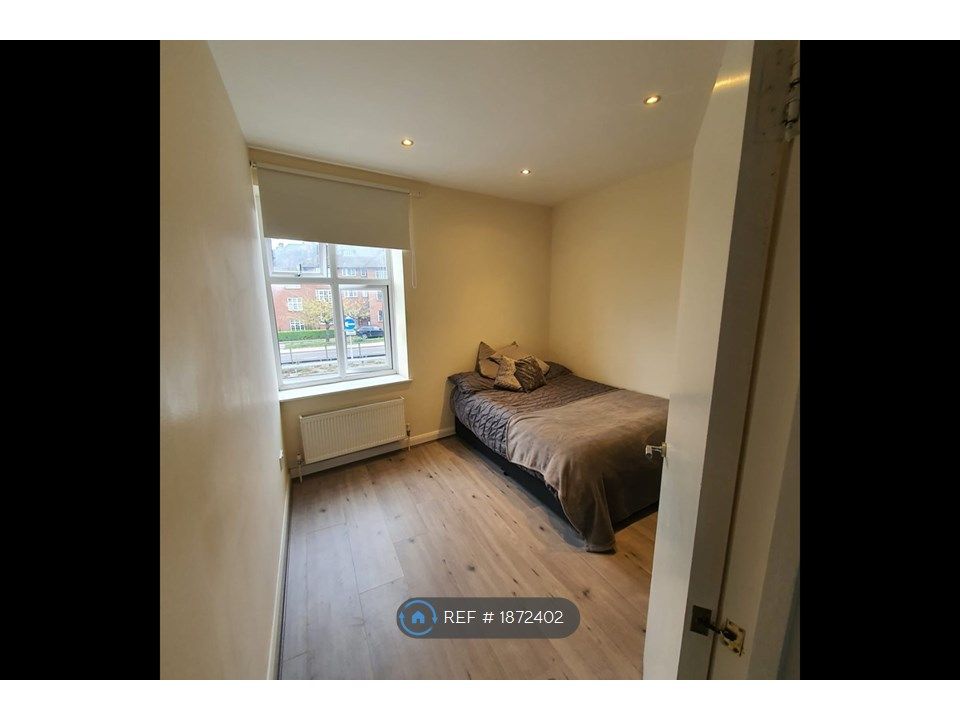 Room to rent in London, London N2, £900 pcm Zoopla