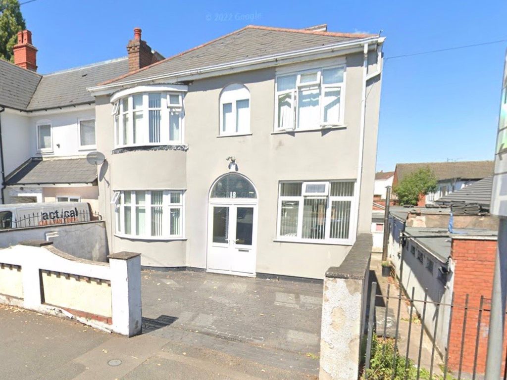 4 bed semidetached house to rent in Goldthorn Hill, Wolverhampton WV2