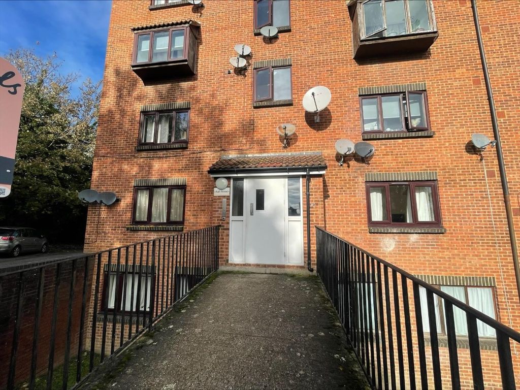 Studio for sale in Lesley Place, Buckland Hill, Maidstone ME16, £