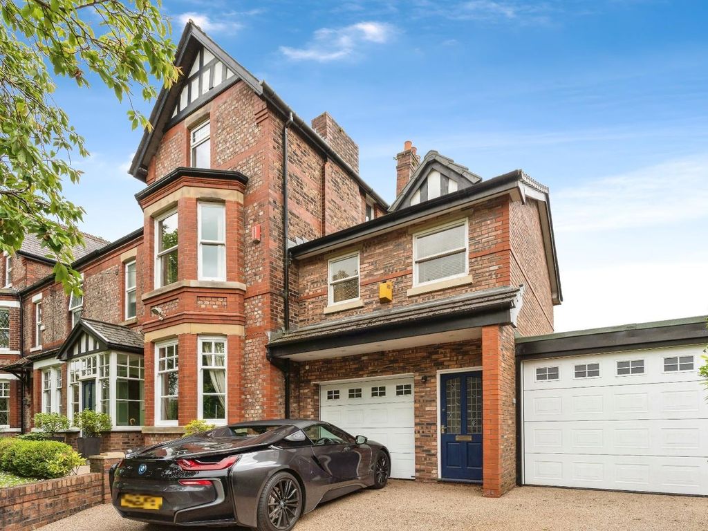 5 bed property for sale in Manchester Road, Swinton, Manchester M27, £