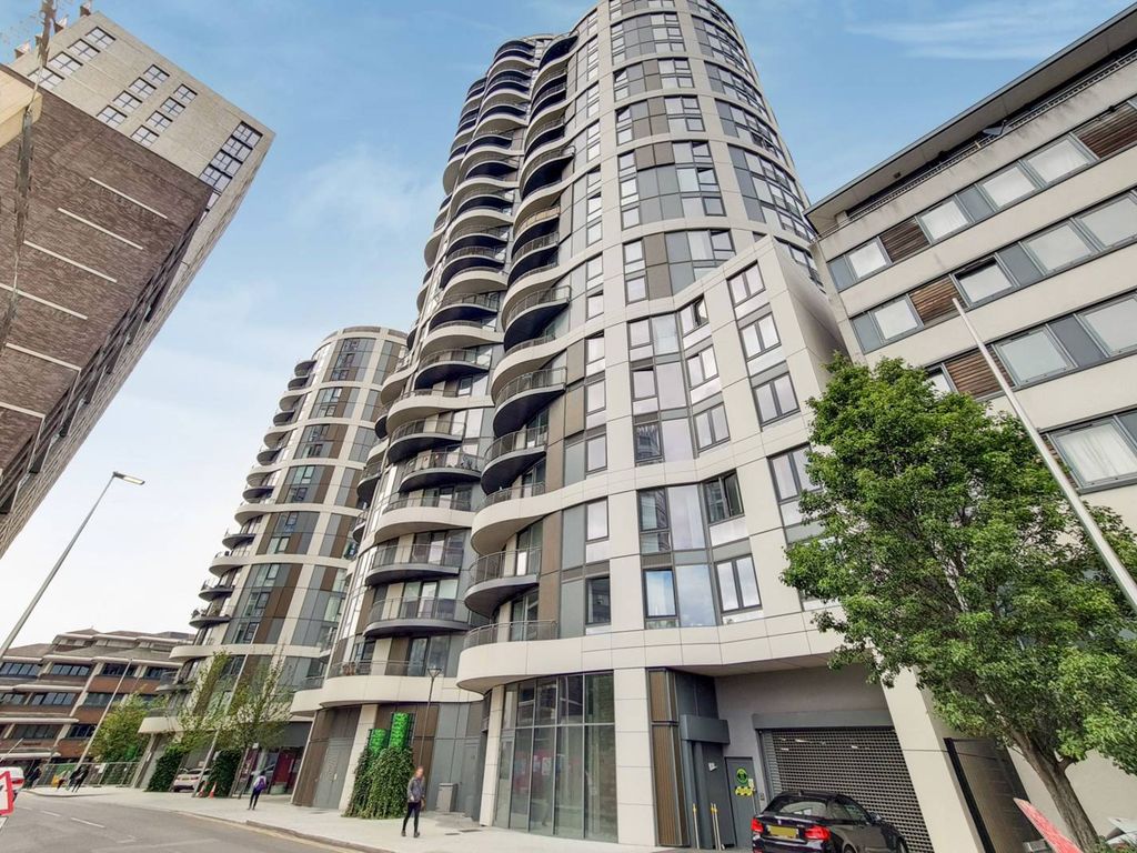 2 bed flat to rent in Cambridge Road, Barking IG11, £1,850 pcm Zoopla