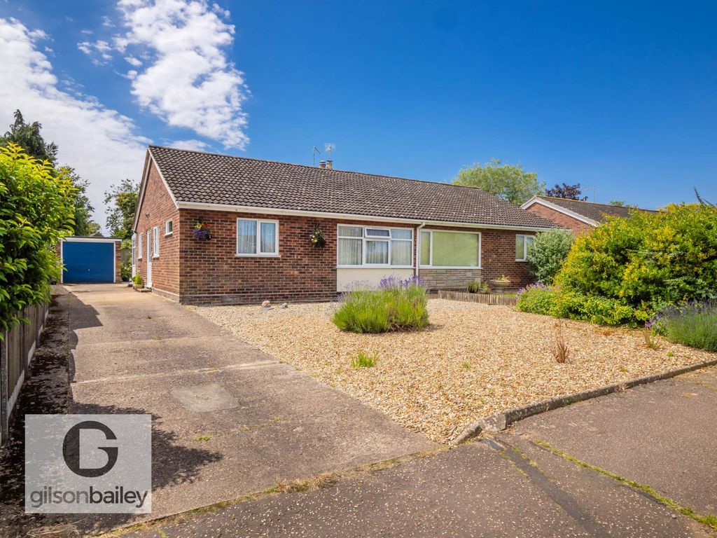 3 bed semidetached bungalow for sale in Westfield Road, Brundall NR13
