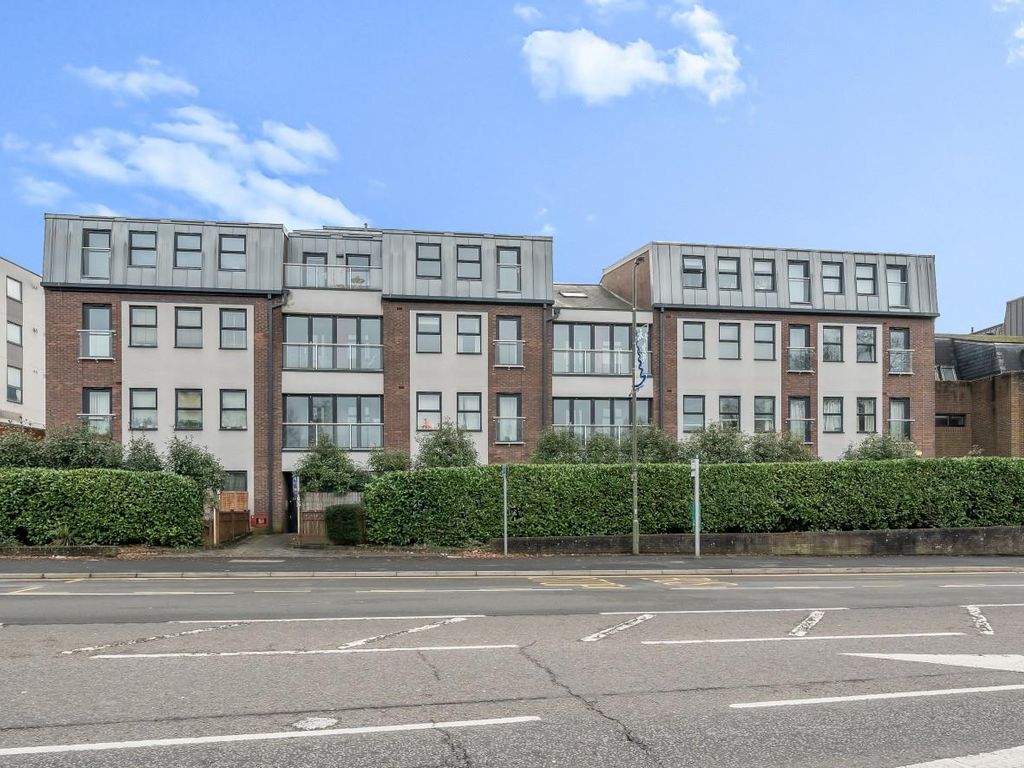 1 bed flat to rent in Upper Charles Street, Camberley GU15, £975 pcm