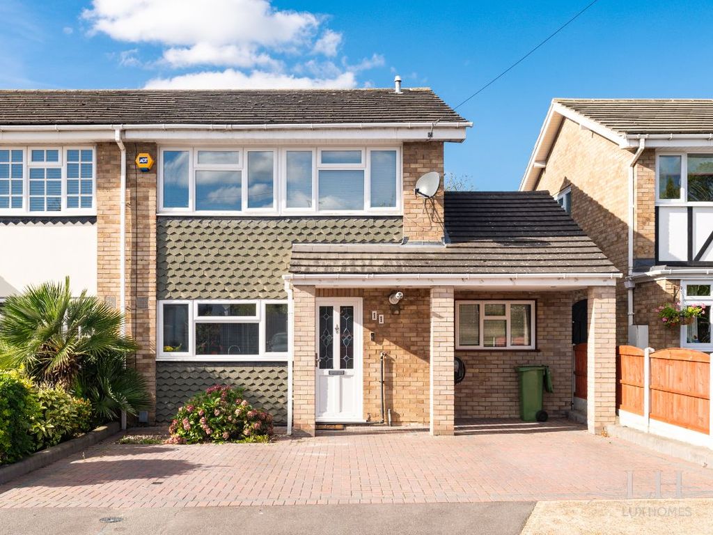 4 bed semidetached house for sale in Grassmere Road, Hornchurch RM11