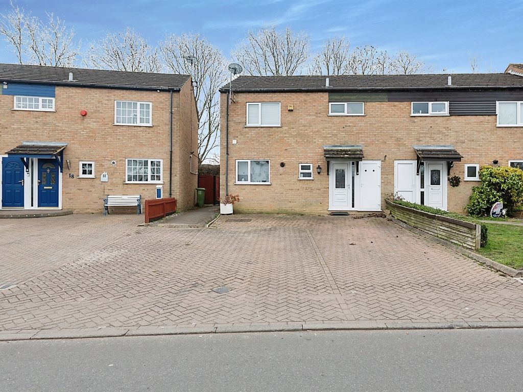 3 bed semidetached house for sale in Golden Drive, Eaglestone, Milton