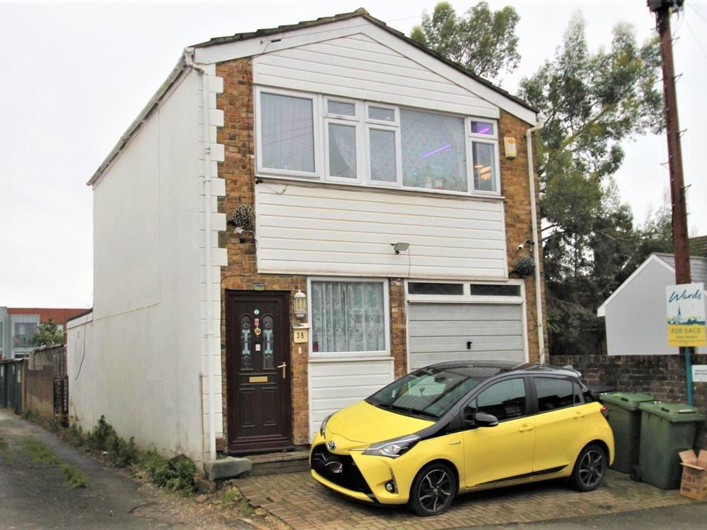3 bed detached house for sale in Melville Road, Maidstone ME15 Zoopla