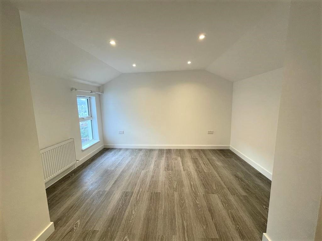 2 bed flat to rent in Bensham Manor Road, Thornton Heath CR7 Zoopla