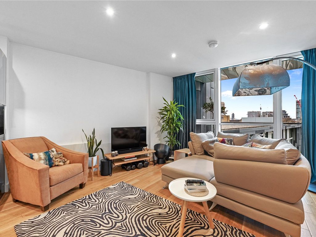 2 bed flat for sale in Times Square, London E1, £700,000 Zoopla