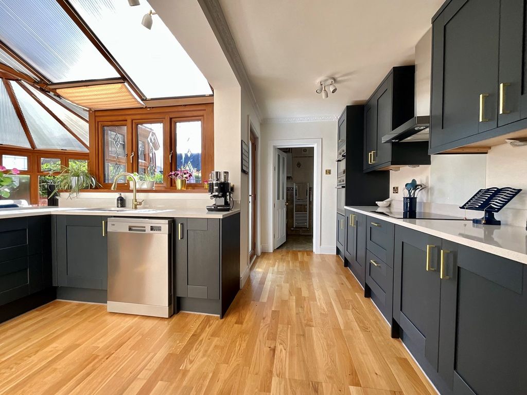 3 bed semidetached house for sale in Llantarnam Road, Llantarnam