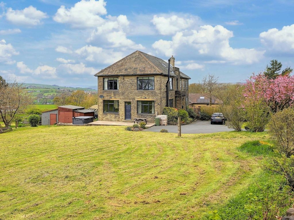 4 bed semidetached house for sale in Longley House, Butterworth End