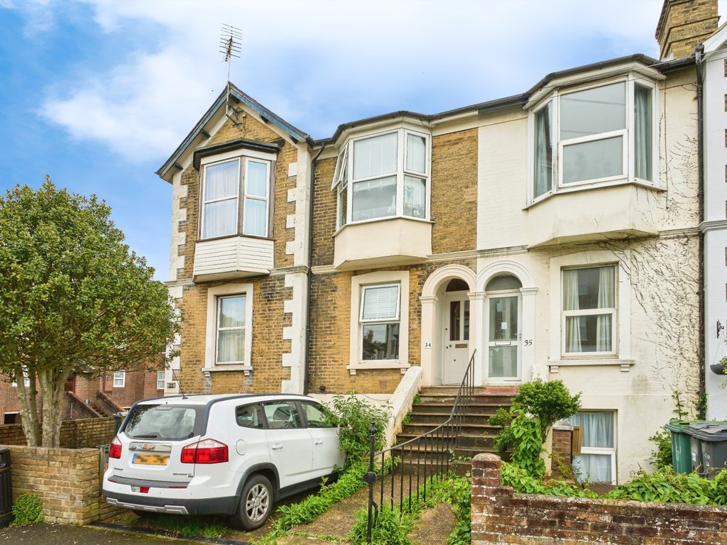 4 bed terraced house for sale in Monkton Street, Ryde PO33, £300,000