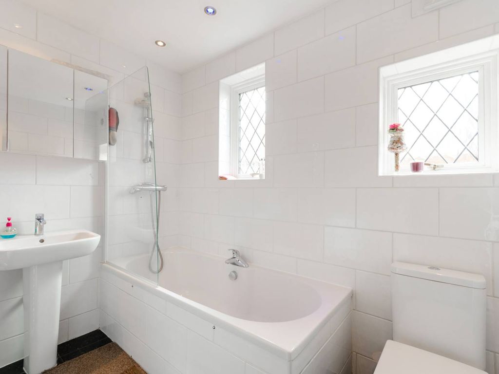 3 bed semidetached house for sale in Knightwood Crescent, New Malden