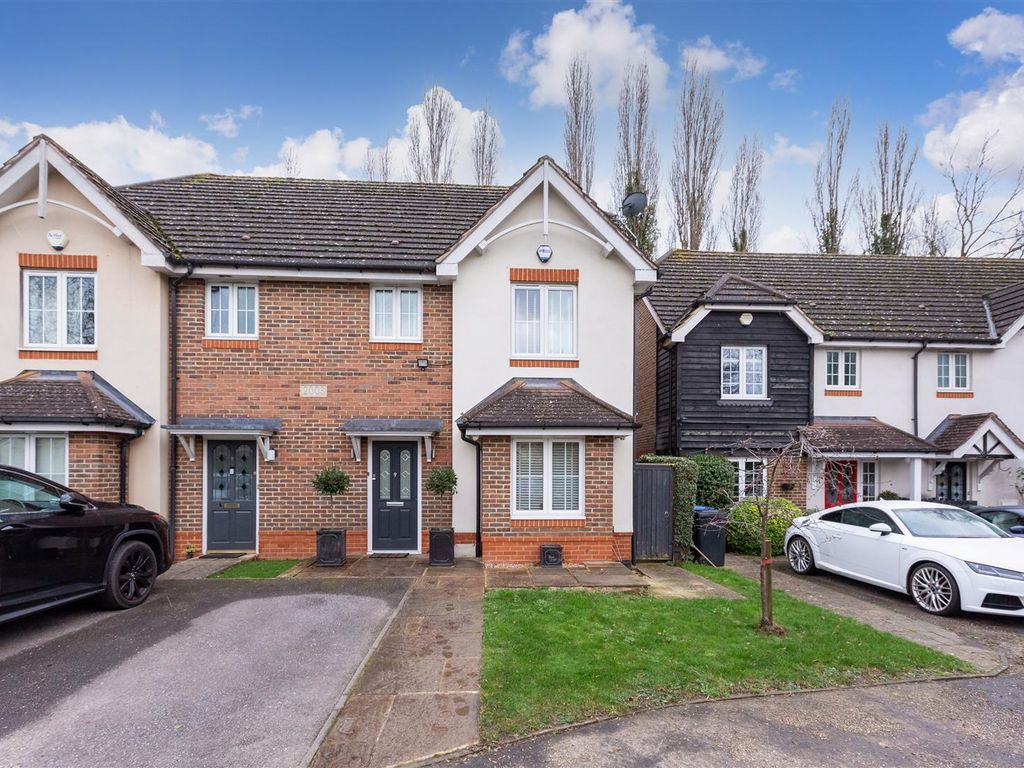 3 bed semidetached house for sale in Beechfield Place, Maidenhead SL6