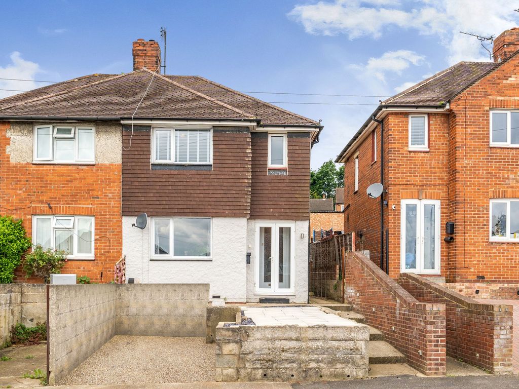 3 bed semidetached house for sale in Lancelot Avenue, Rochester ME2, £