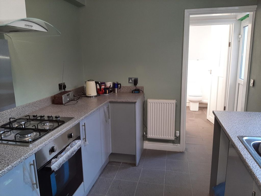 2 bed property to rent in Regent Street East, Briton Ferry, Neath SA11