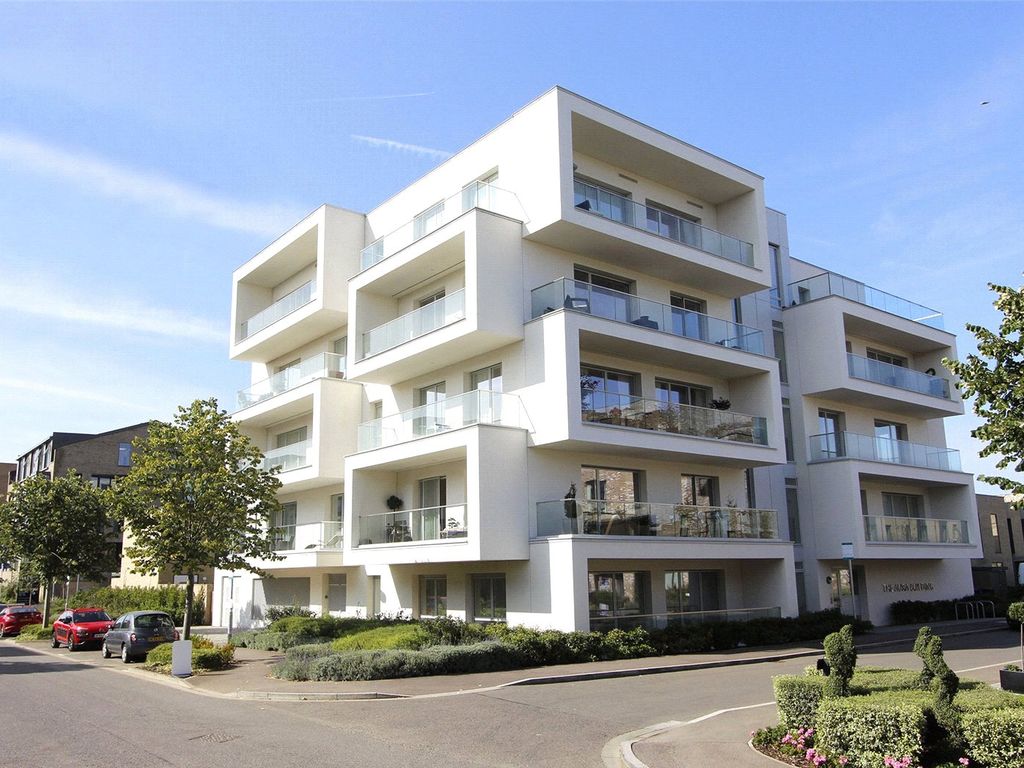 2 bed flat to rent in Northrop Road, Trumpington, Cambridge CB2, £1,950