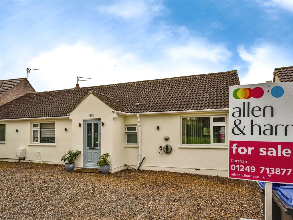 5 bed detached bungalow for sale in Sandridge Road, Melksham SN12, £