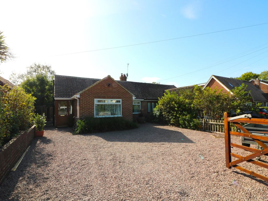 2 bed semidetached bungalow for sale in Ash Road, Sandwich CT13, £