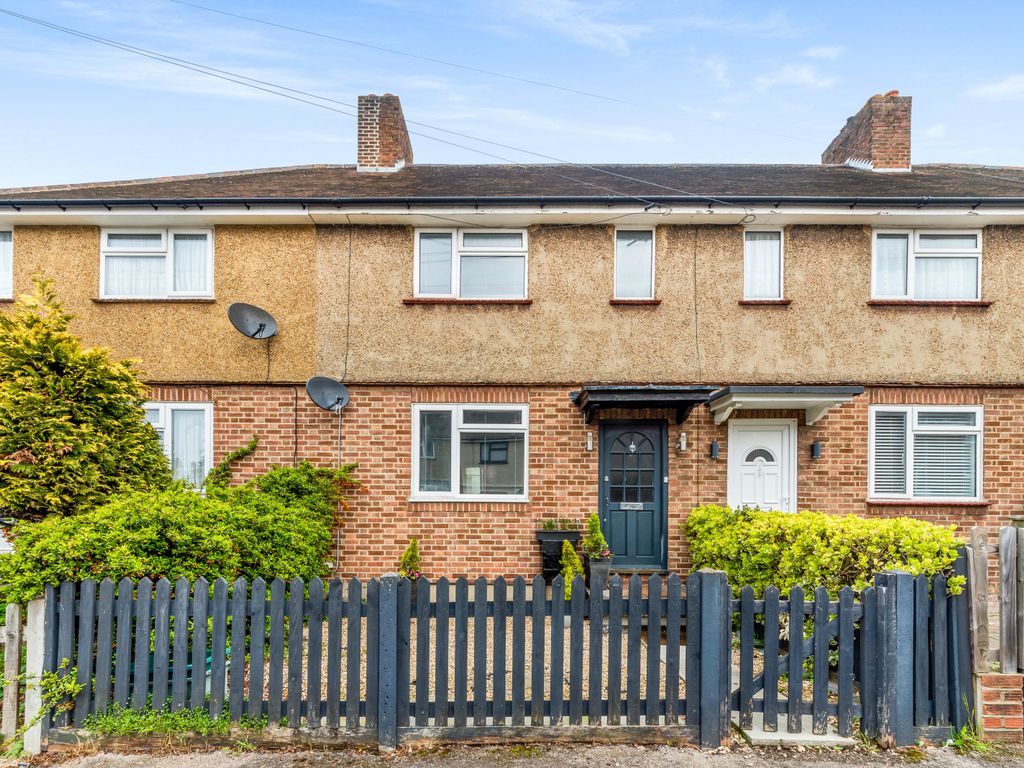 3 bed terraced house for sale in Gladstone Road, Surbiton KT6, £540,000