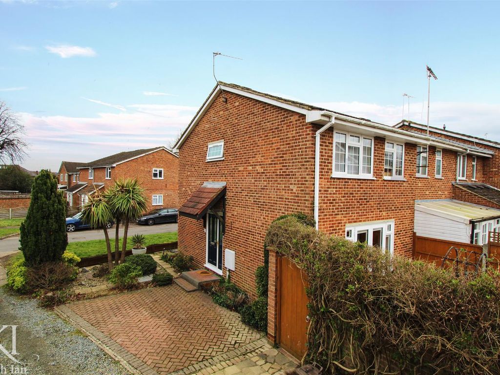 3 bed end terrace house for sale in Robertson Close, Broxbourne EN10