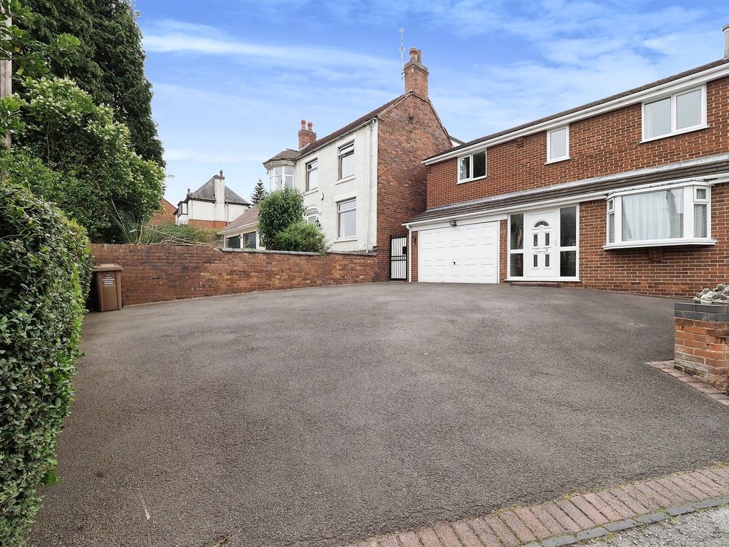 5 bed linkdetached house for sale in Burton Road, Castle Gresley