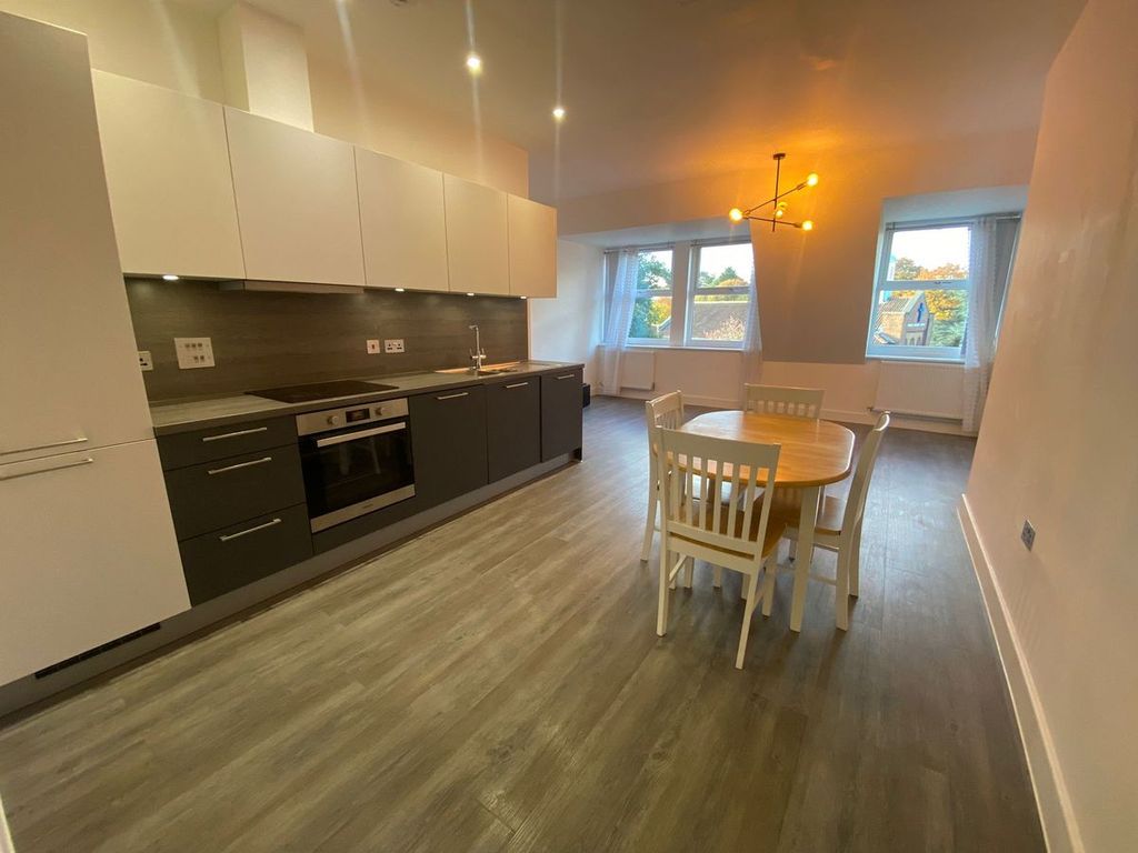 2 bed flat to rent in Homer Road, Solihull B91, £1,350 pcm Zoopla