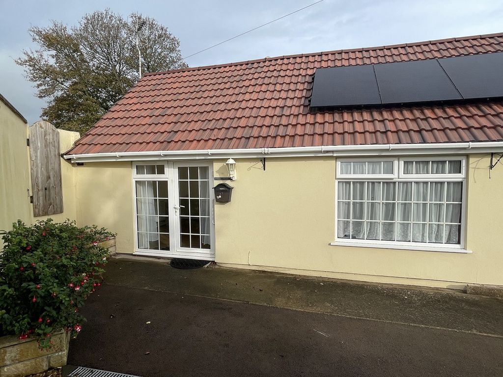 1 bed flat to rent in The Blossoms, Crick, Caldicot, Mon . NP26, £750