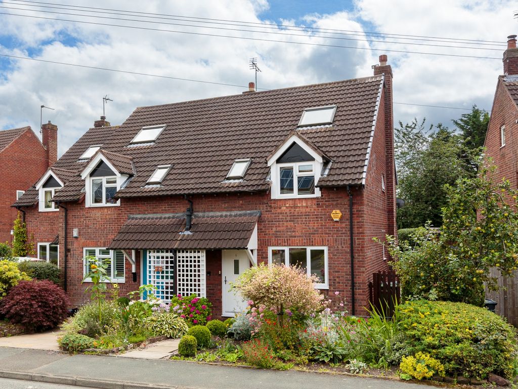 3 bed semidetached house for sale in Orchard Cottages, Eaton Road