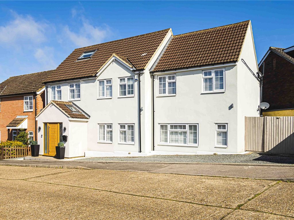 6 bed detached house for sale in Tannsfield Drive, Hemel Hempstead