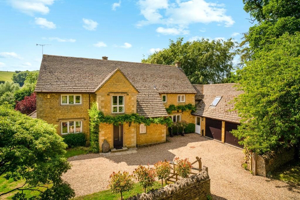 5 bed detached house for sale in Snowshill Road, Broadway