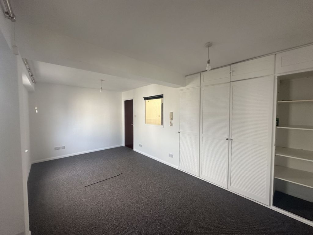 Studio to rent in Radnor Bridge Road, Folkestone CT20, £550 pcm Zoopla