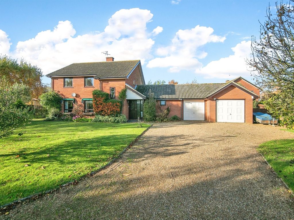 4 bed detached house for sale in Robletts, Bredfield, Woodbridge IP13