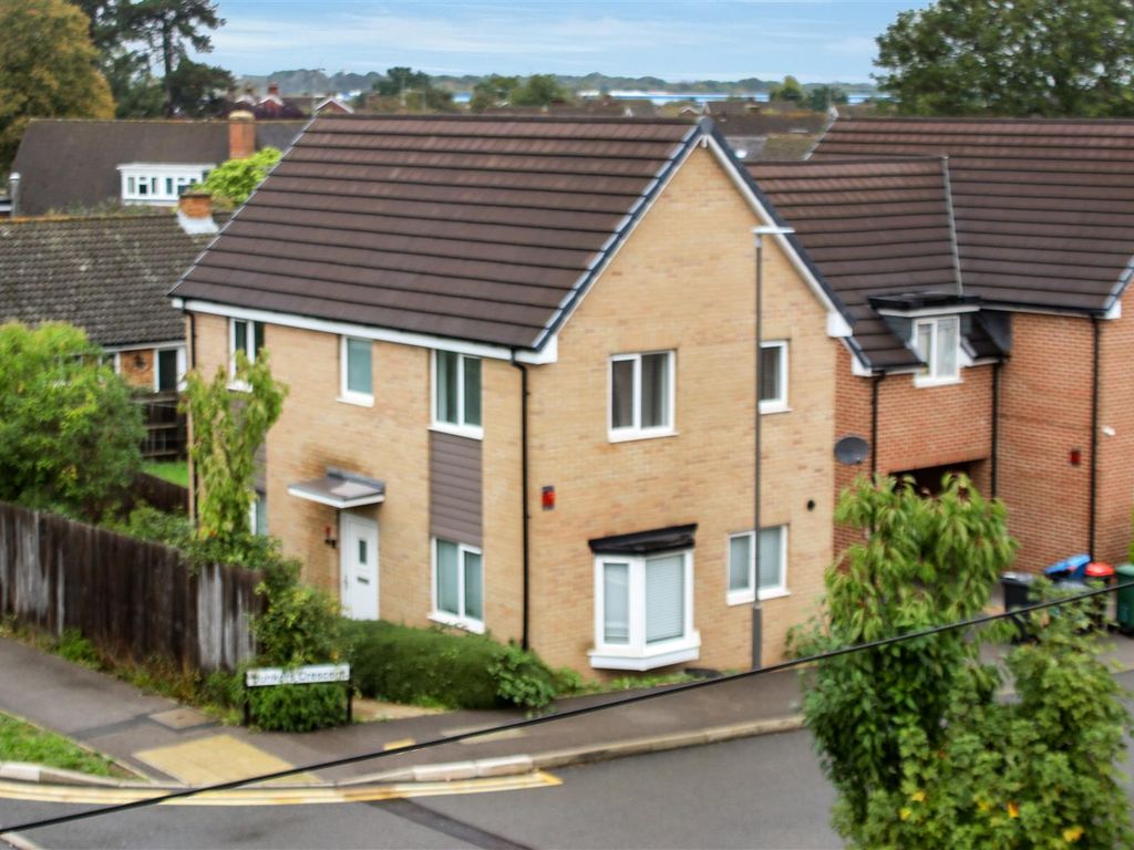 3 bed detached house to rent in Bunkers Crescent, Bletchley, Milton