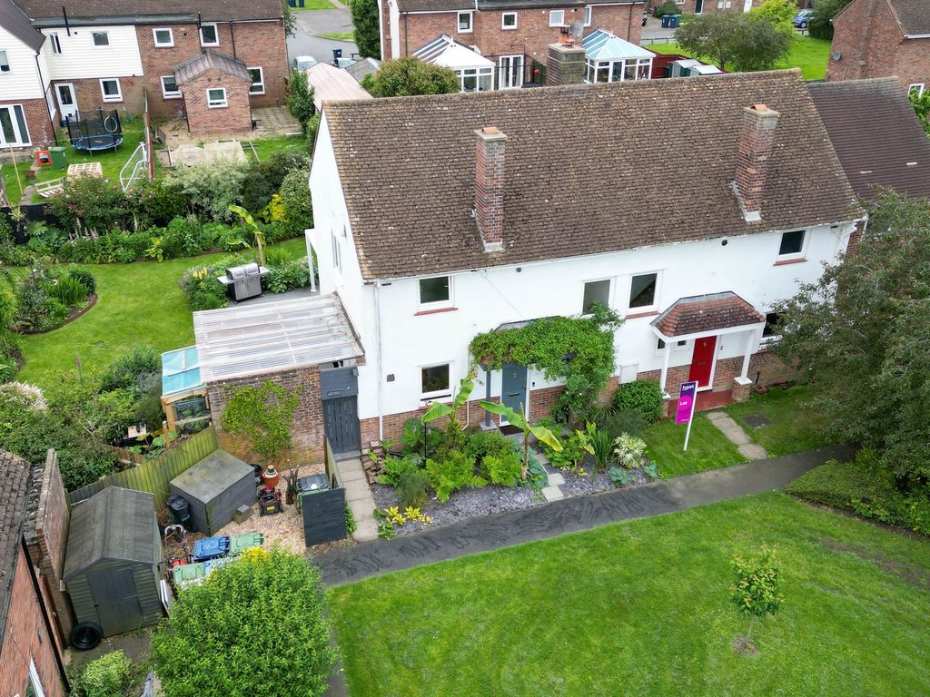 3 bed semidetached house for sale in Thornhill Place, Longstanton CB24