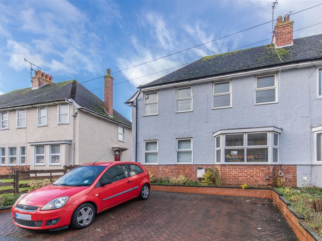3 bed semidetached house for sale in South Farm Road, Broadwater